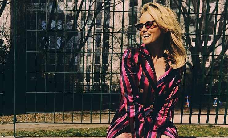 Justine Mattera in posa