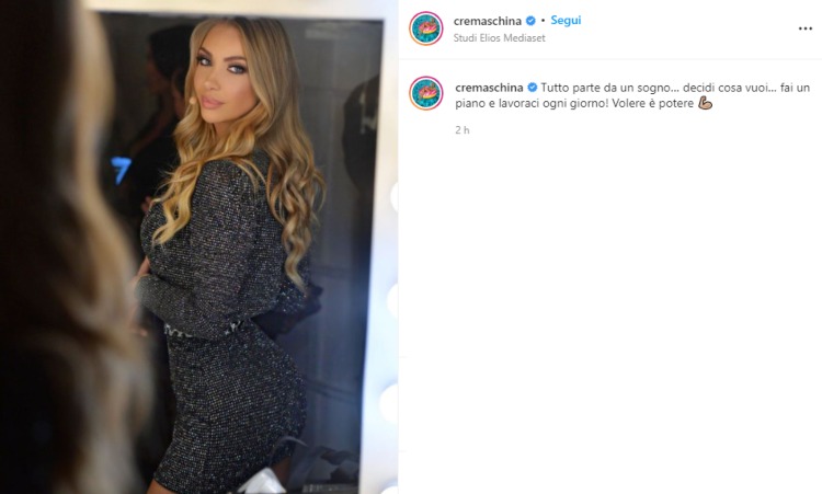 Laura Cremaschi Si Mette Di Profilo Ed Evidenzia Le Sue Forme è Pazzesca