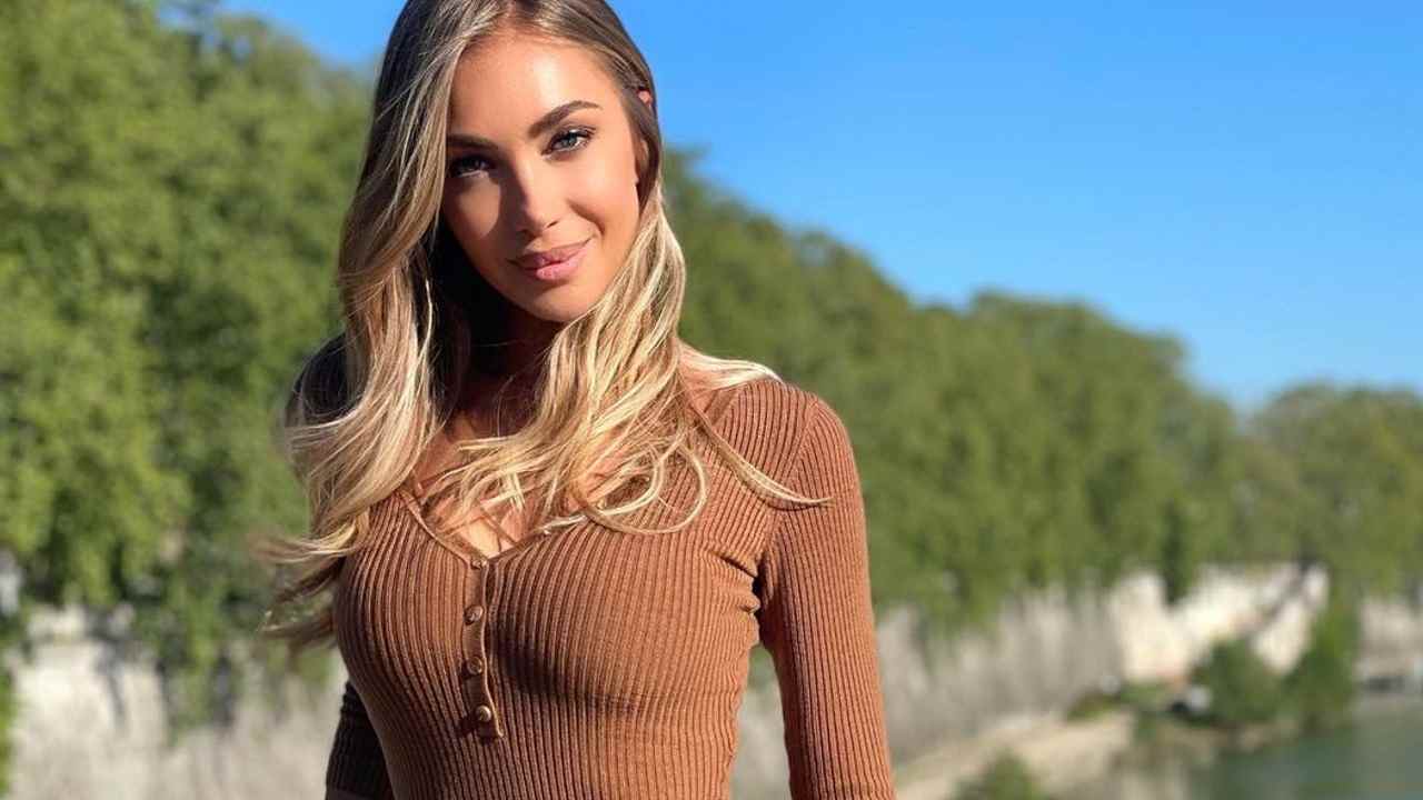 Laura Cremaschi in posa