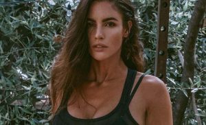 Lucia Javorcekova, gambe incrociate e body super attillato: pazzesca