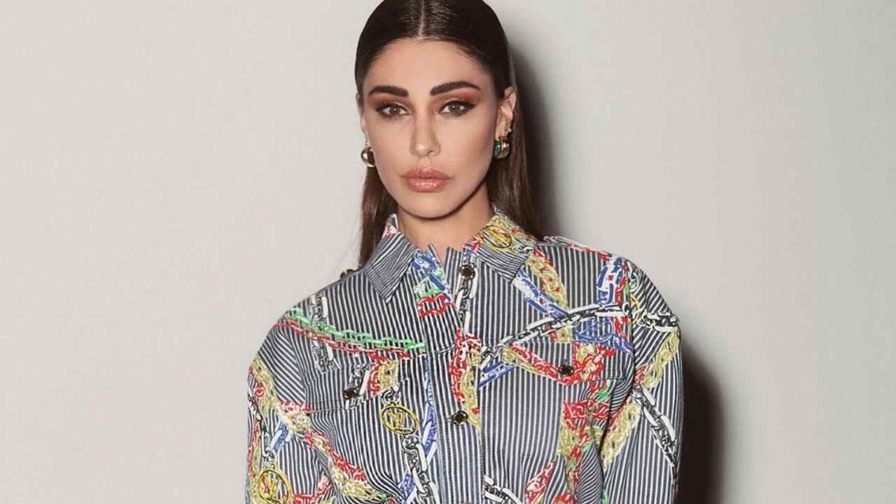 Belen in mutande sul letto: il post è davvero bollente Belen in mutande sul letto: il post è davvero bollente