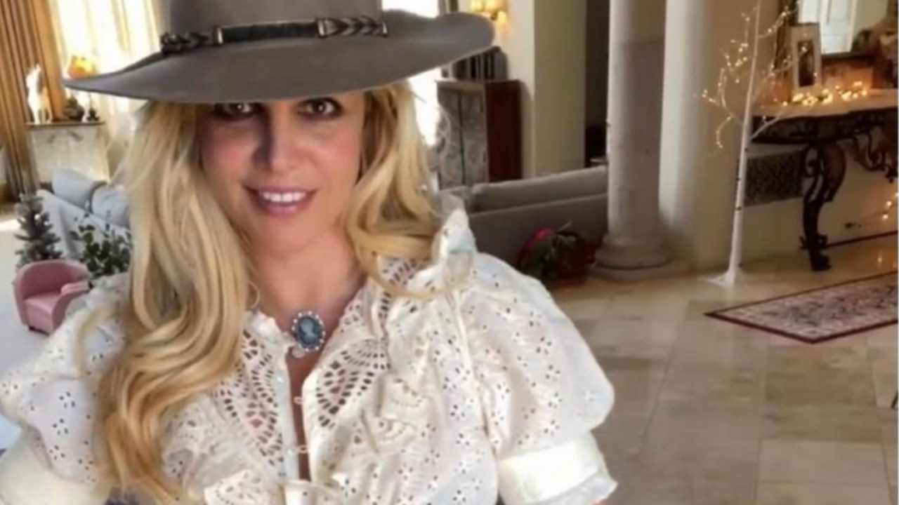 Britney Spears incontenibile: completamente senza veli alla porta Britney Spears incontenibile: completamente senza veli alla porta