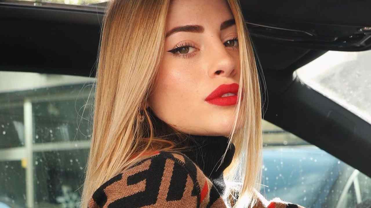 Chiara Nasti, pancino pronunciato e top scollato: ‘davanzale’ incontenibile Chiara Nasti, pancino pronunciato e top scollato: ‘davanzale’ incontenibile