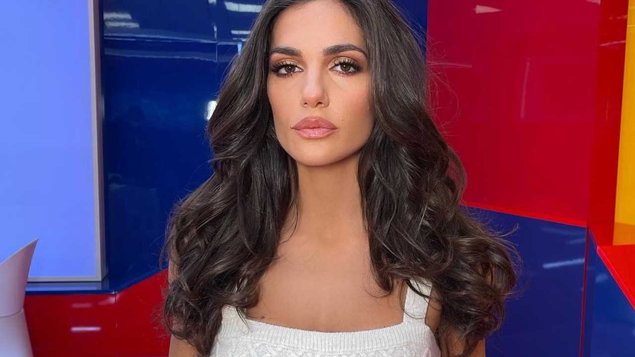 Elena d'Amario seria