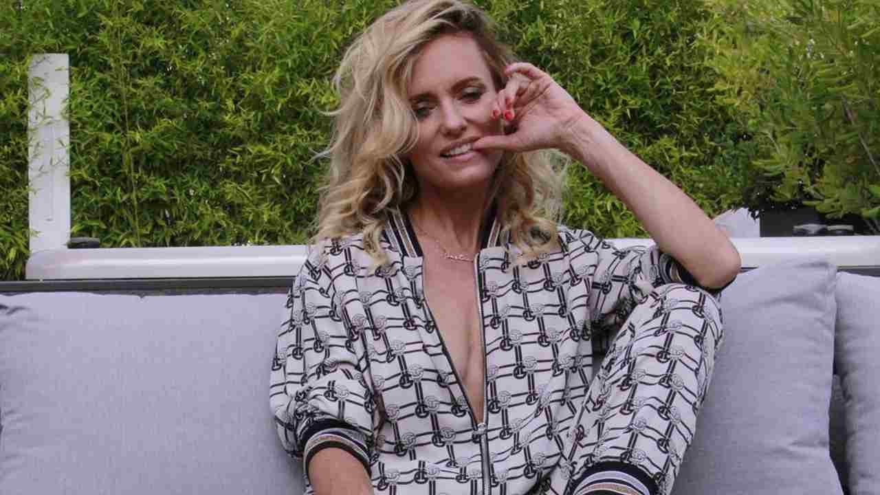 Justine Mattera in posa