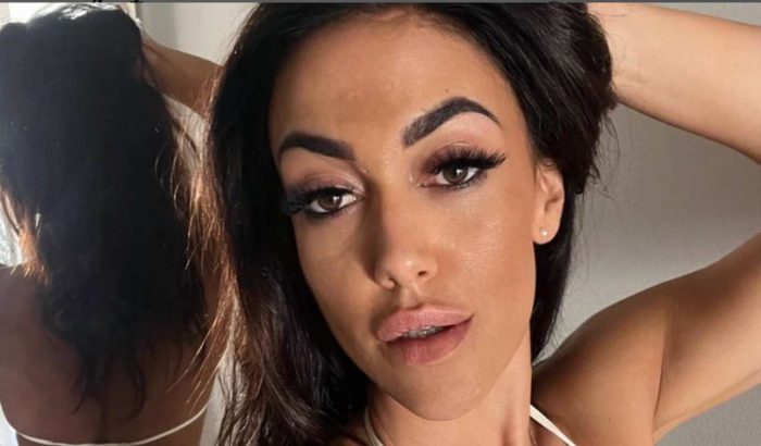 Federica Pacela mostra il fondoschiena: domanda “particolare” ai follower