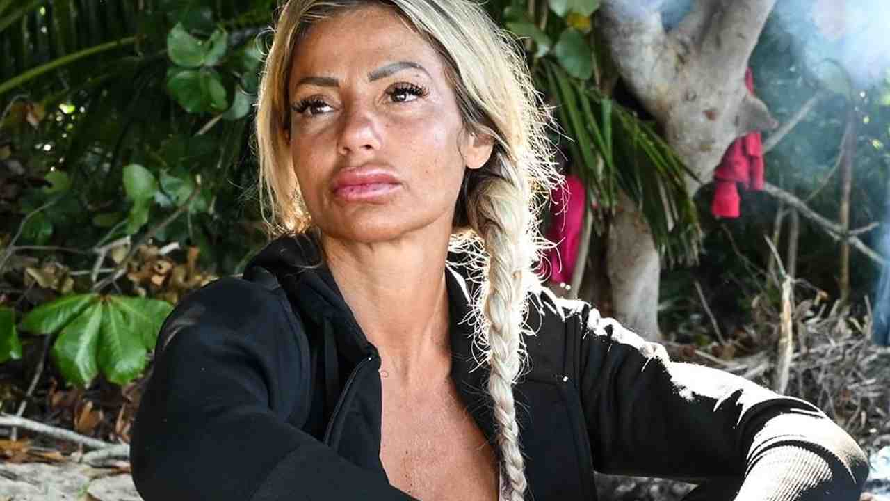 Laura Maddaloni contro naufraghi