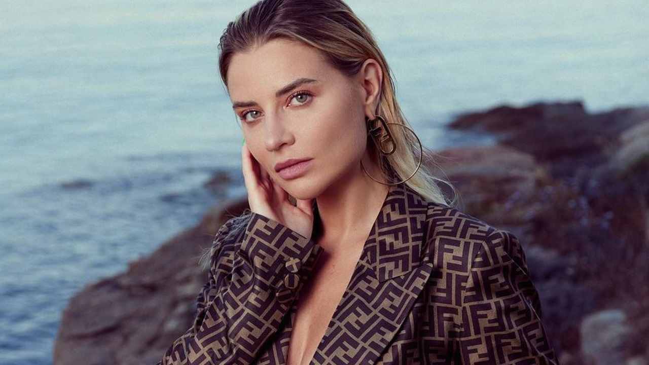 Veronica Ferraro ammaliante