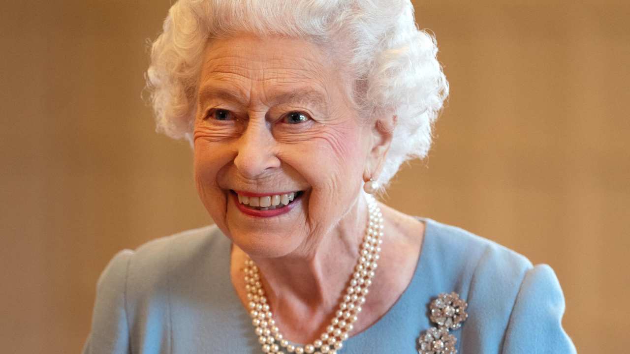 Regina Elisabetta, nuova grana per lei: la sovrana trema per il futuro
