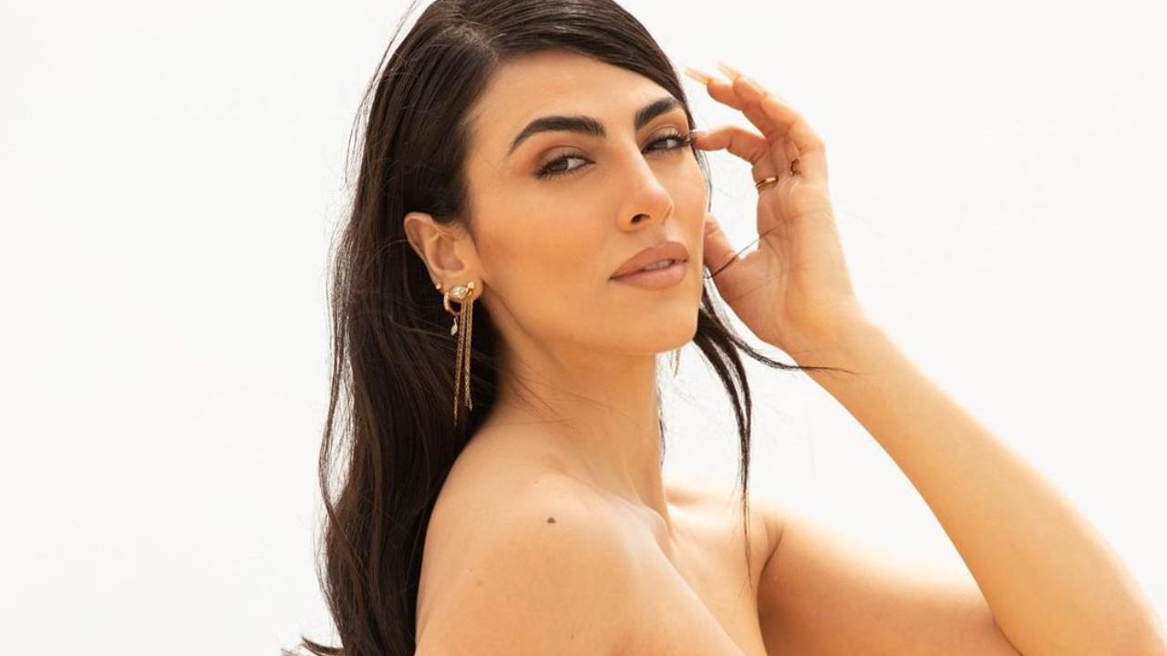 Giulia Salemi incanta il Festival di Cannes: il vestitino giallo esalta le curve Giulia Salemi incanta il Festival di Cannes: il vestitino giallo esalta le curve