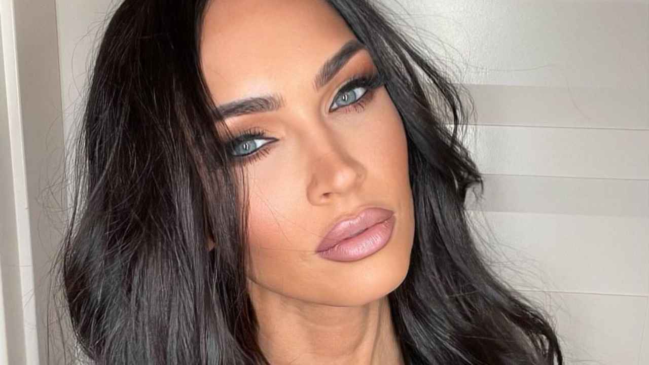 Megan Fox da infarto: scollatura che non contiene il davanzale Megan Fox da infarto: scollatura che non contiene il davanzale