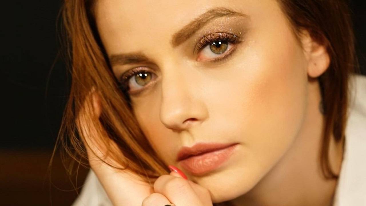 Annalisa sguardo profondo