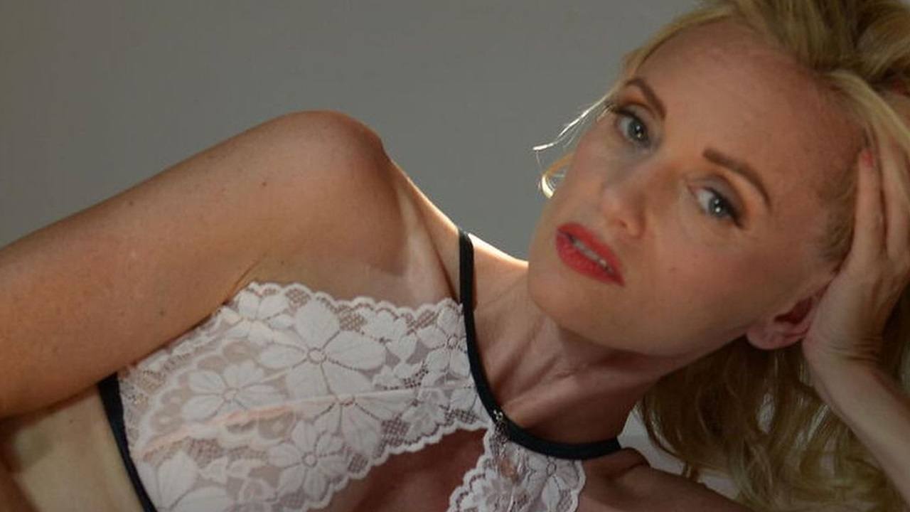 Justine Mattera in posa
