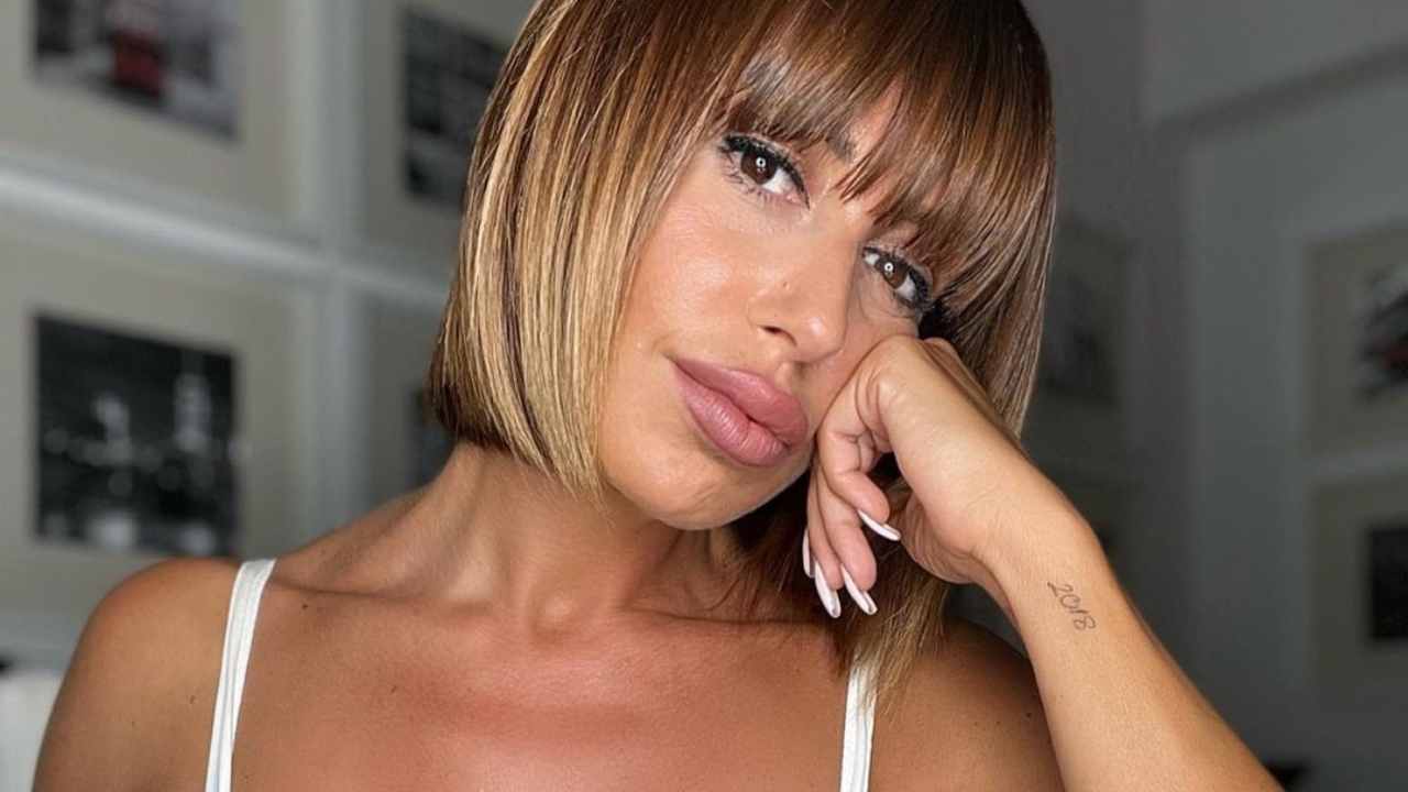 Roberta Pedrelli incanta il Salento: bombe da capogiro