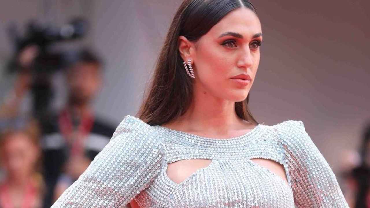 Cecilia Rodriguez elegante e sensuale l'abito