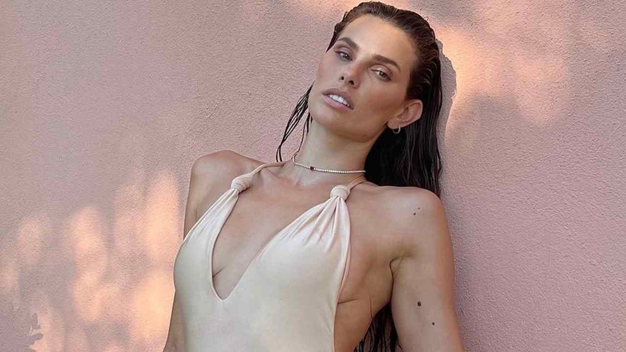 Dayane Mello in posa