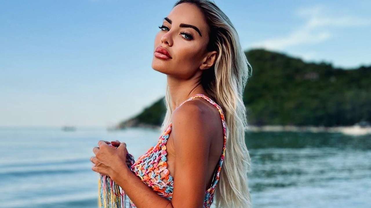 Elena Morali in posa