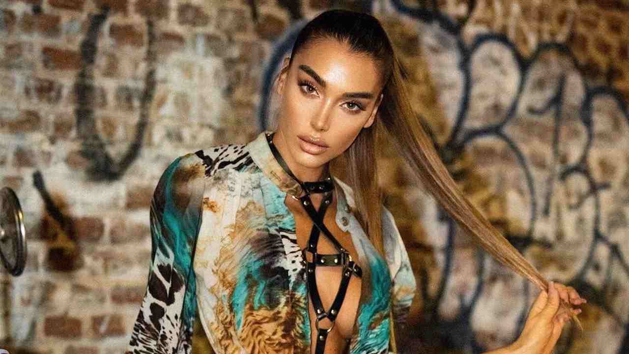 Elisa De Panicis seria