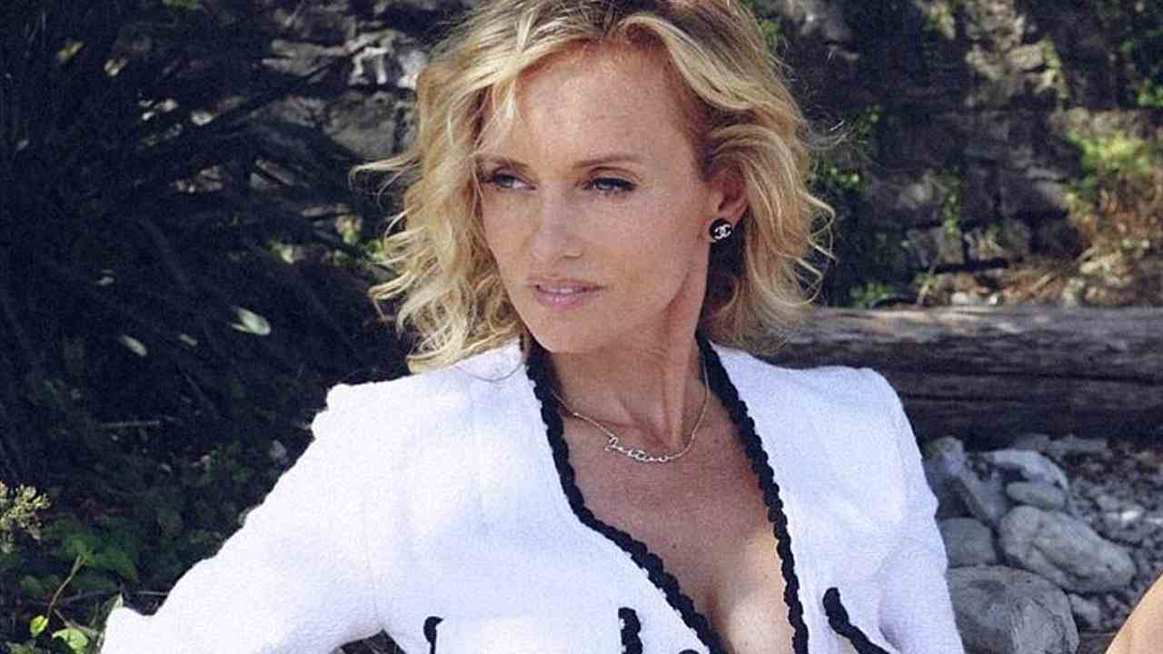 Justine Mattera in posa