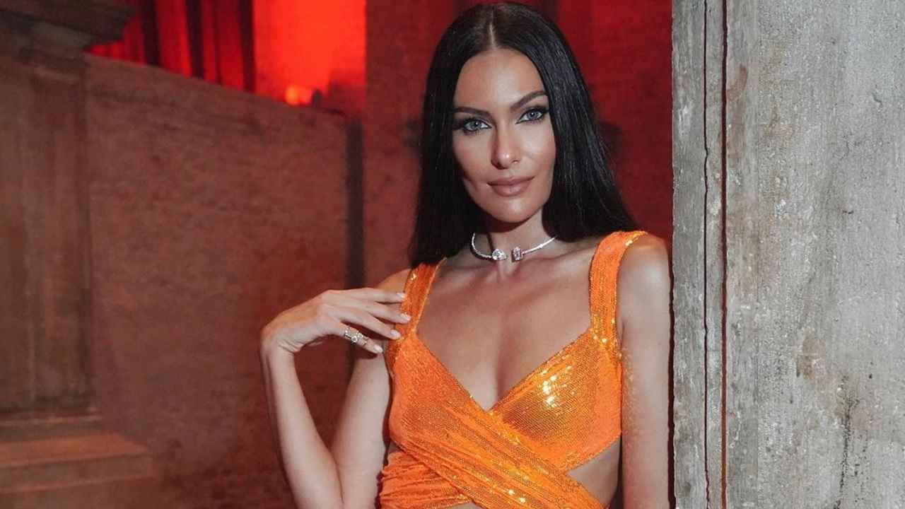 Paola Turani in posa