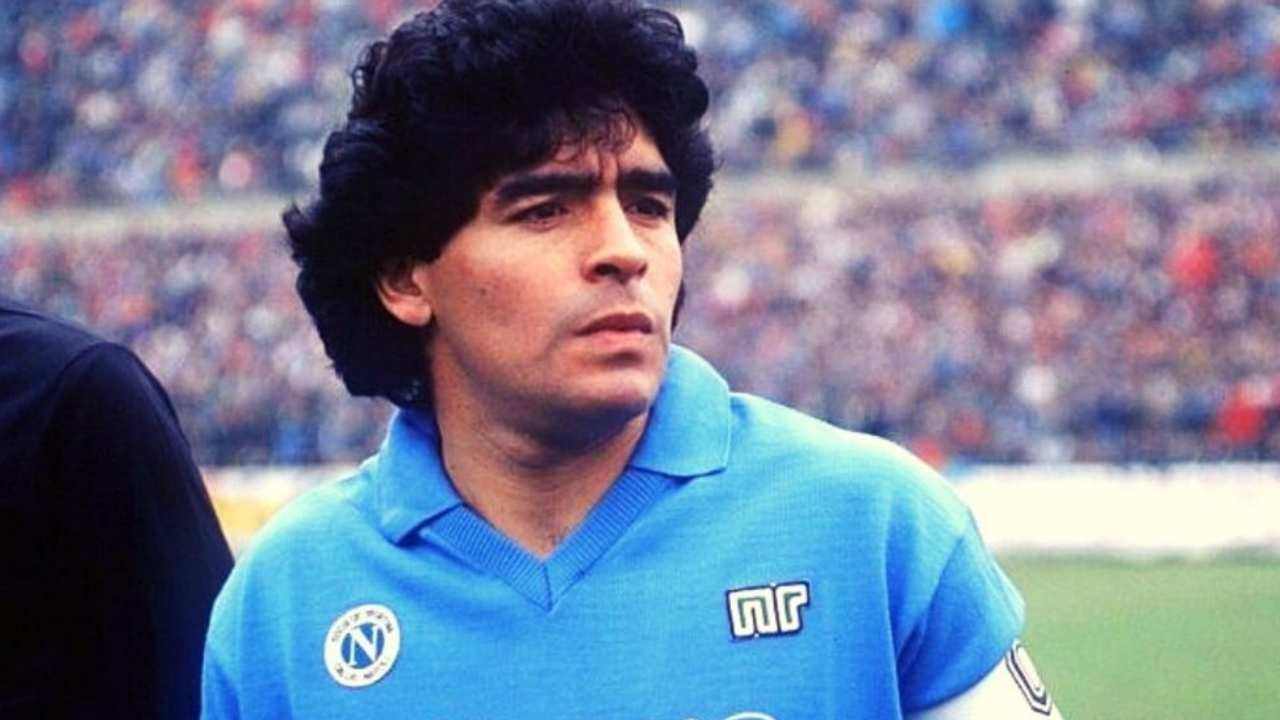Diego Armando Maradona asta pallone