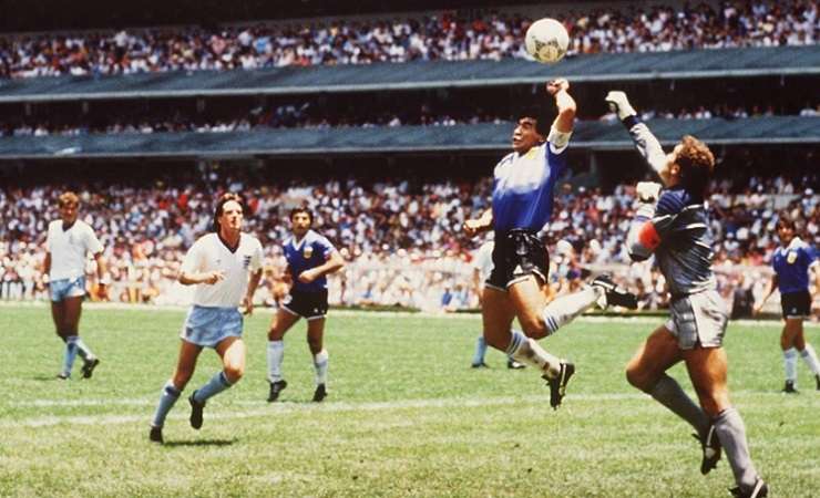 Partita Argentina-Inghilterra Maradona asta pallone