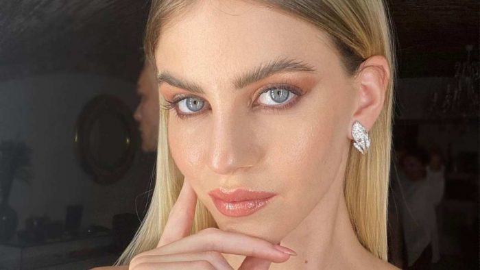 Sara Croce, scollatura pazzesca: l'abito per l'evento con copre tutto