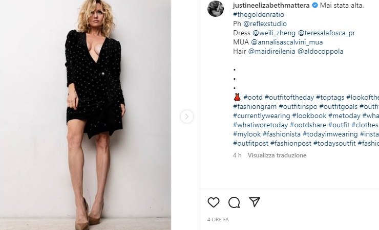 Justine Mattera in posa