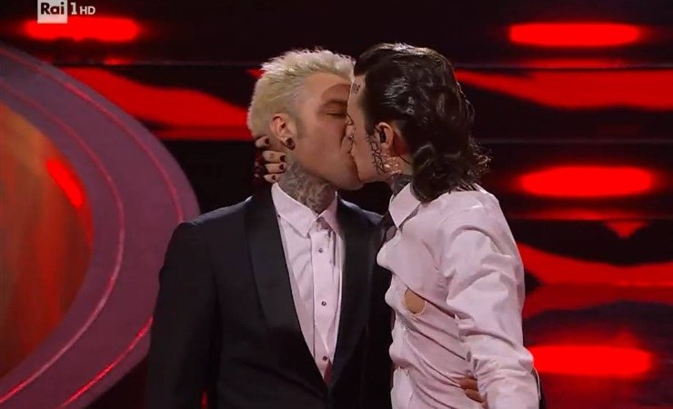 Rosa Chemical e Fedez bacio non spontaneo