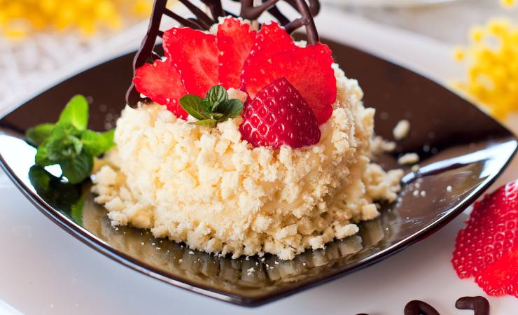 Torta mimosa con fragole ricetta