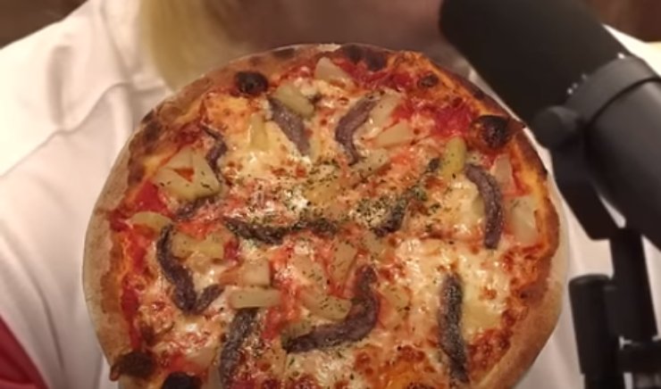 musk mangia pizza ingredienti strani